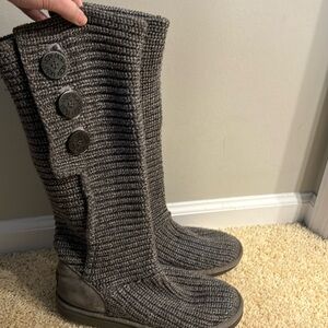 Ugg sweater boot- An UGG Classic